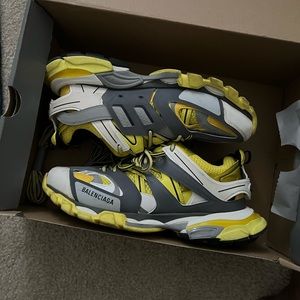 Balenciaga track runners!
